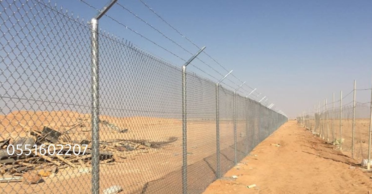 شبك تظليل بلاستيكي يغطي مواقف السيارات الخارجية لحمايتها من الشمس